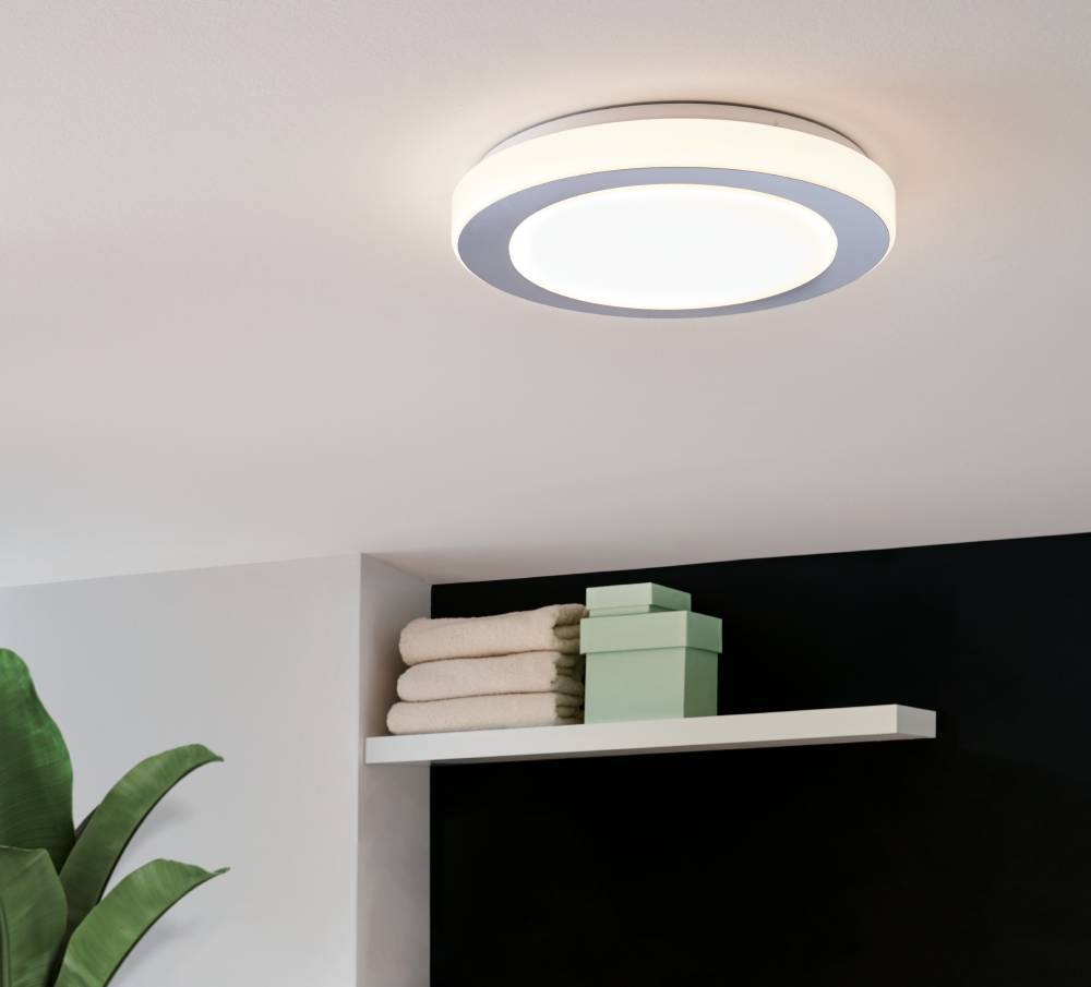 Led Carpi Ø38 Weiß badezimmerlampe Von Eglo - Diese Deckenleuchte hat ein einfaches und modernes Design mit einer runden Form und einem Chromrand.
