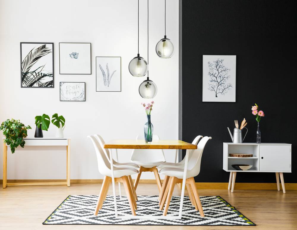 Ariscani Ø42 Schwarz hängelampe Von Eglo - Das einzigartige Design der Lampe mit hängenden Kugeln in unterschiedlichen Höhen verleiht ihr einen dynamischen Ausdruck und passt perfekt über den Esstisch, ins Wohnzimmer oder in den Flur.