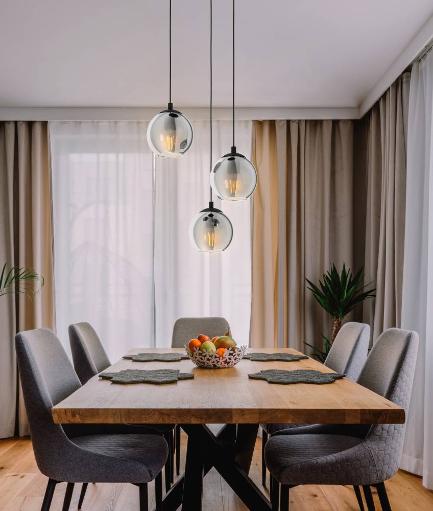 Ariscani Ø42 Schwarz hängelampe Von Eglo - Das einzigartige Design der Lampe mit hängenden Kugeln in unterschiedlichen Höhen verleiht ihr einen dynamischen Ausdruck und passt perfekt über den Esstisch, ins Wohnzimmer oder in den Flur.