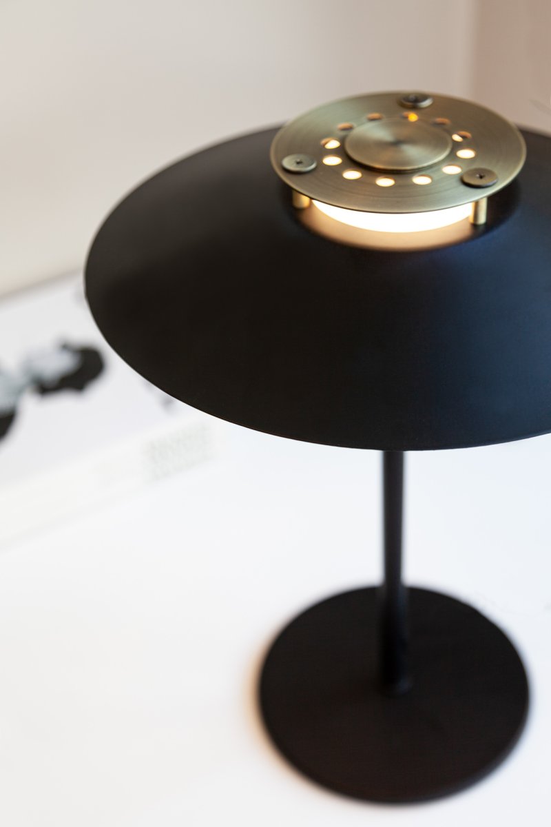 Rivoli 33cm Kupfer tischlampe Von Halo Design - Rivoli ist nicht nur eine praktische Lampe, sondern auch ein stilvolles Einrichtungsdetail, das Ihrem Zuhause eine exklusive Note verleiht.