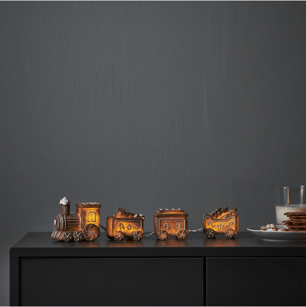 Gingerville Braun Von Star Trading - Das Set besteht aus einer Lokomotive mit drei Waggons und einer Lichterkette.
