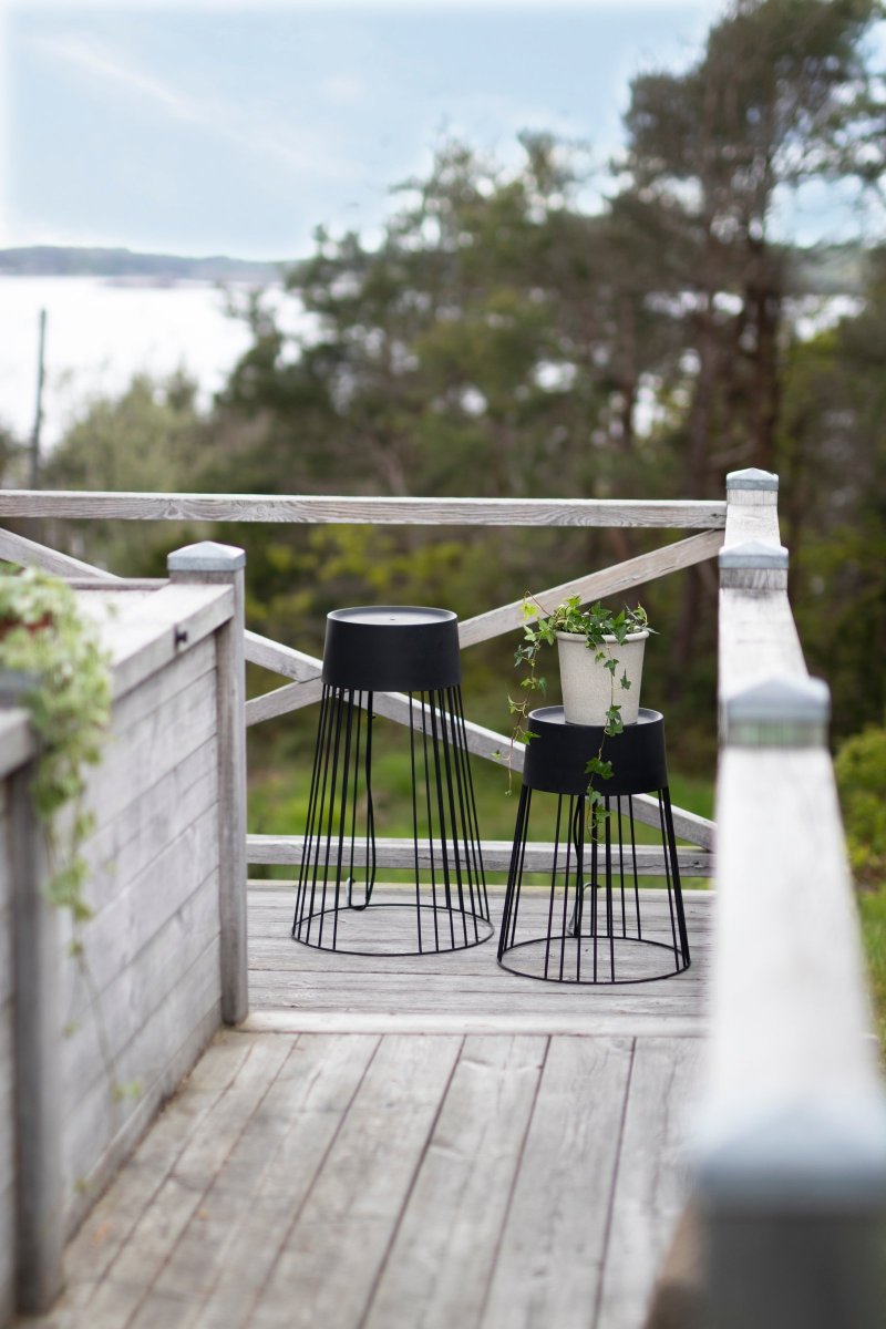 Koster Schwarz Von Globen Lighting - Koster ist eine grafische Lampe mit Schutzart IP44.