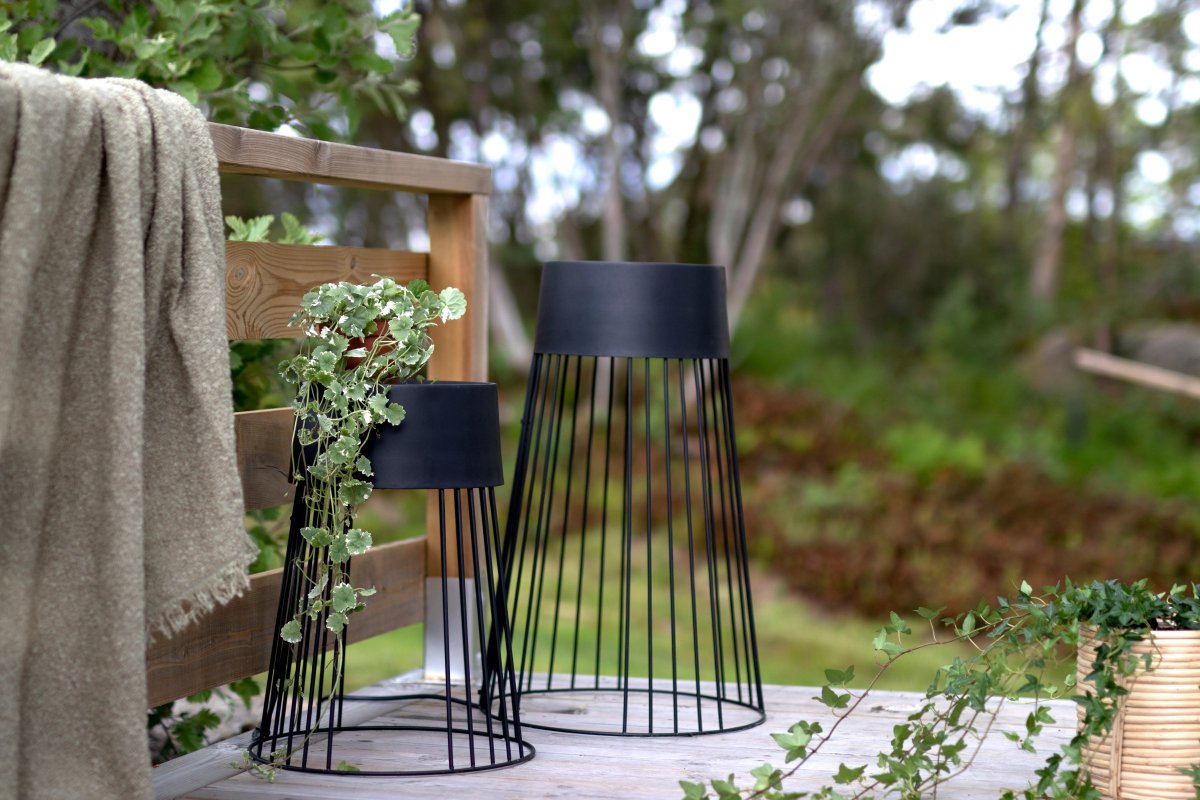 Koster Schwarz Von Globen Lighting - Koster ist eine grafische Lampe mit Schutzart IP44.