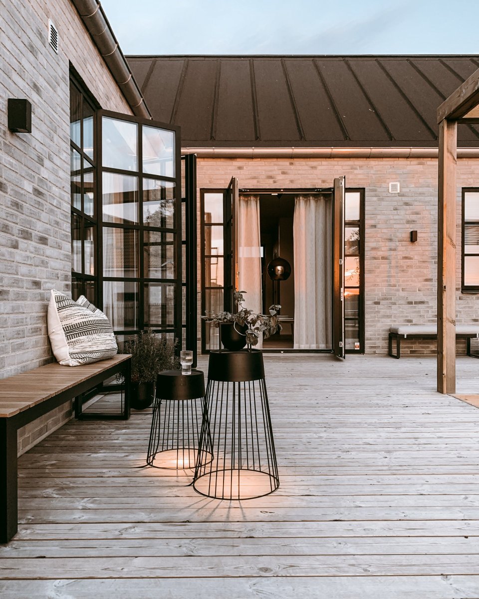 Koster Schwarz Von Globen Lighting - Koster ist eine grafische Lampe mit Schutzart IP44.