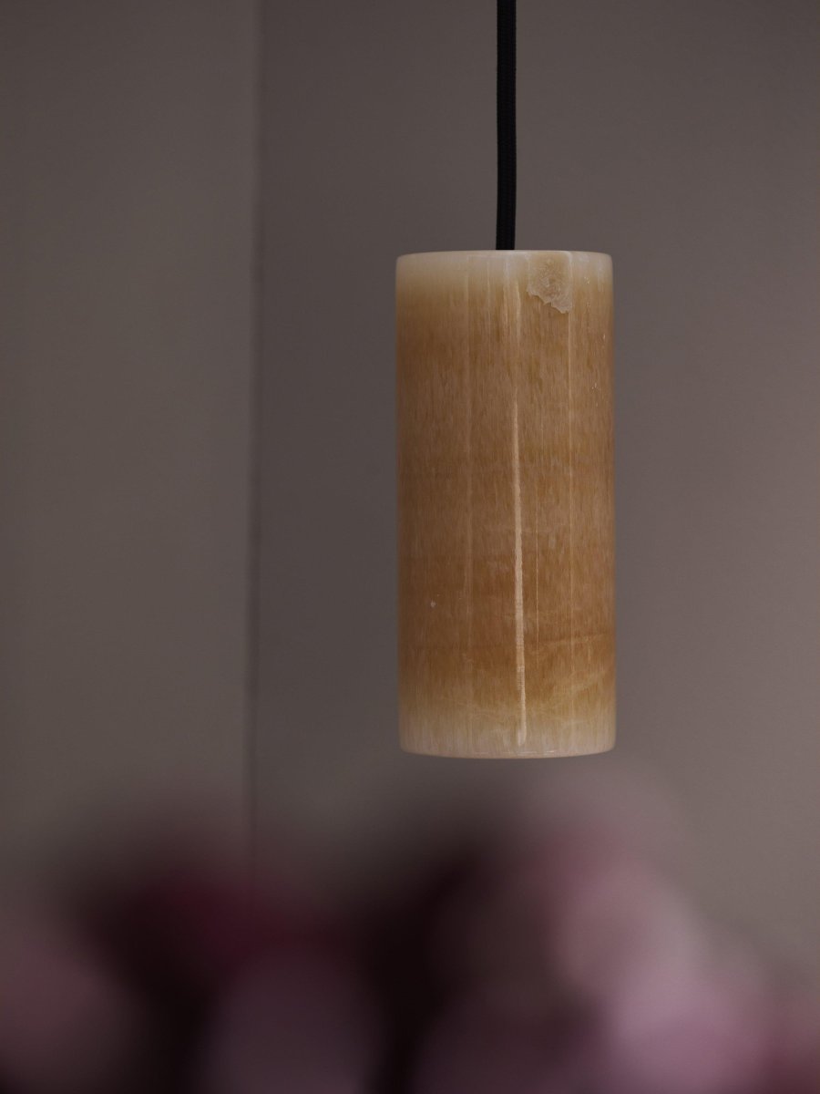 Lucie Ø7 Natur fensterlampe Von PR Home - Im eingeschalteten Zustand gibt diese Lampe einen warmen und angenehmen Farbton ab.