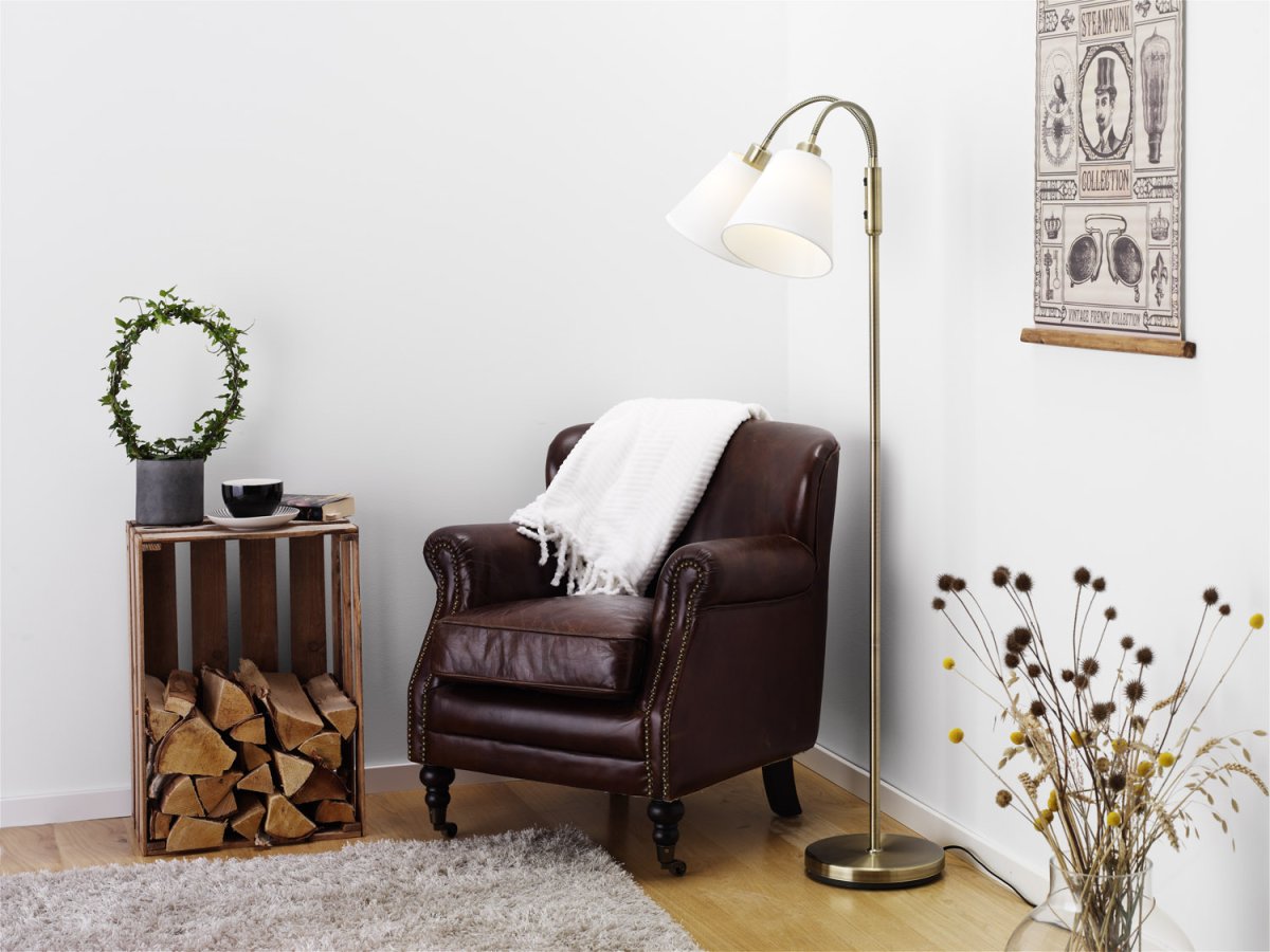 Duett Antiquität stehlampe Von Cottex - Die aus Metall und Textil gefertigte Leuchte sorgt für ein angenehmes Licht und ermöglicht es Ihnen, das Licht ganz einfach dorthin zu lenken, wo es benötigt wird.