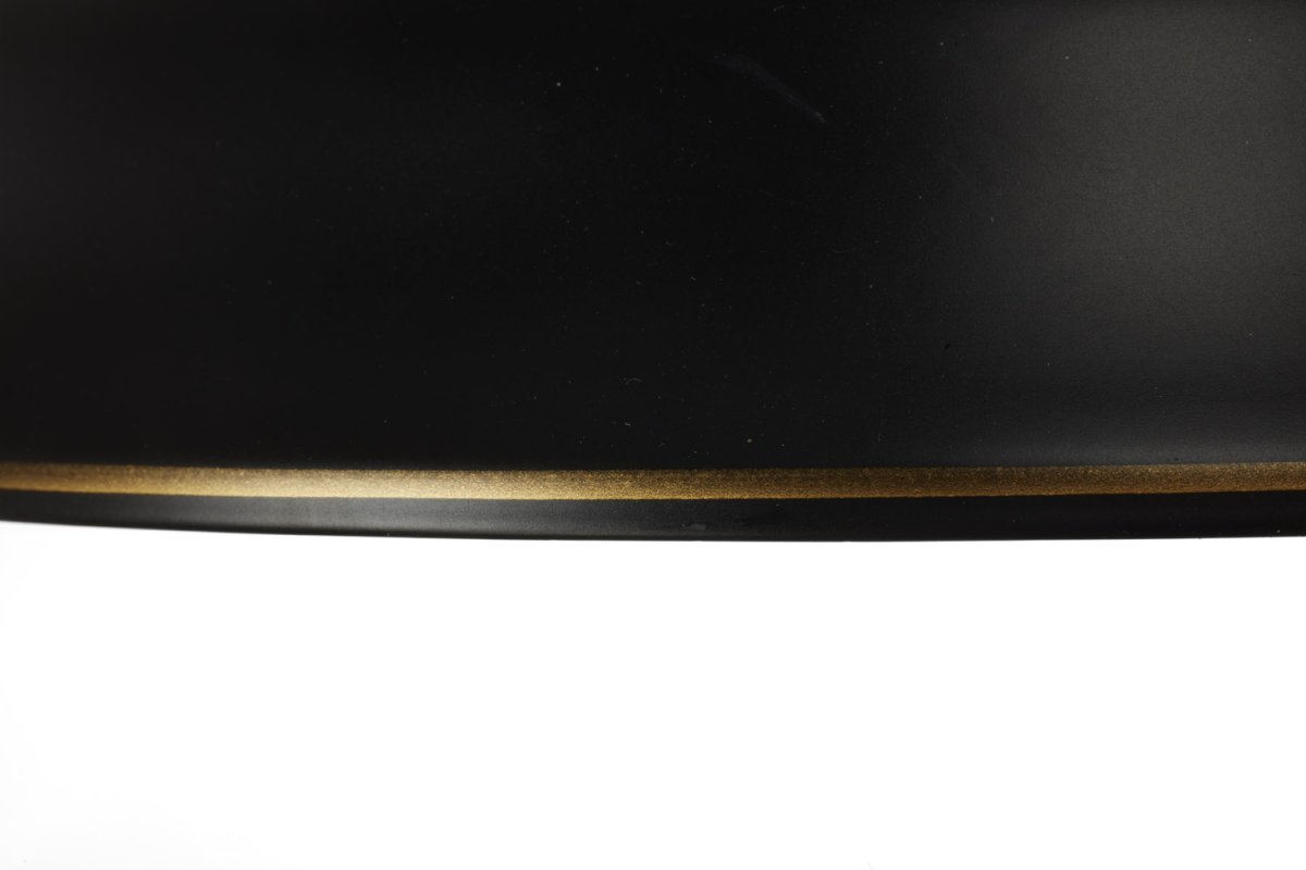 New Haven Schwarz stehlampe Von Cottex - Das Design der Lampe kombiniert eine robuste Konstruktion mit einem klassischen Vintage-Stil und eignet sich perfekt f&uuml;r die Gestaltung einer gem&uuml;tlichen Leseecke oder als Allgemeinbeleuchtung im Wohnzimmer.