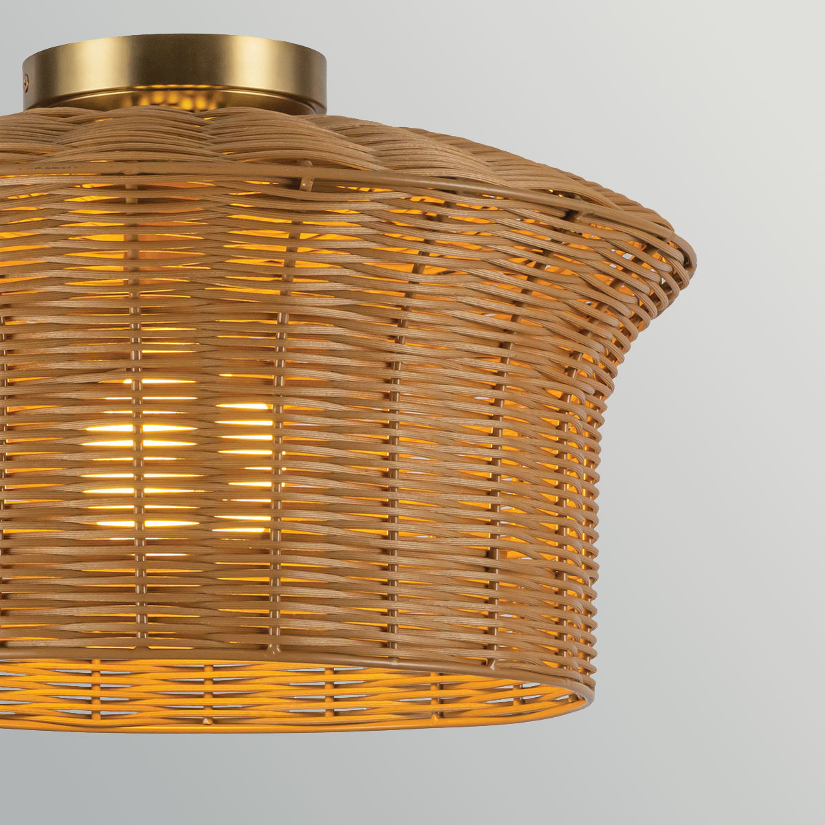 Kai Ø40 Natur deckenleuchte Von Elstead Lighting - Kai ist eine dekorative Deckenleuchte, die Metall mit einem Schirm aus Rattan kombiniert.
