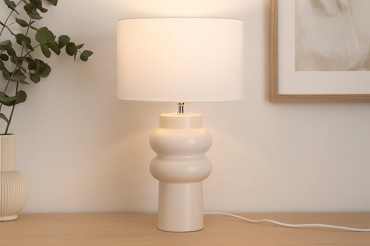 Anelli 56cm Weiß tischlampe Von Nordic Lighting - Perfekt f&uuml;r eine warme und einladende Atmosph&auml;re im Wohn- und Schlafzimmer.