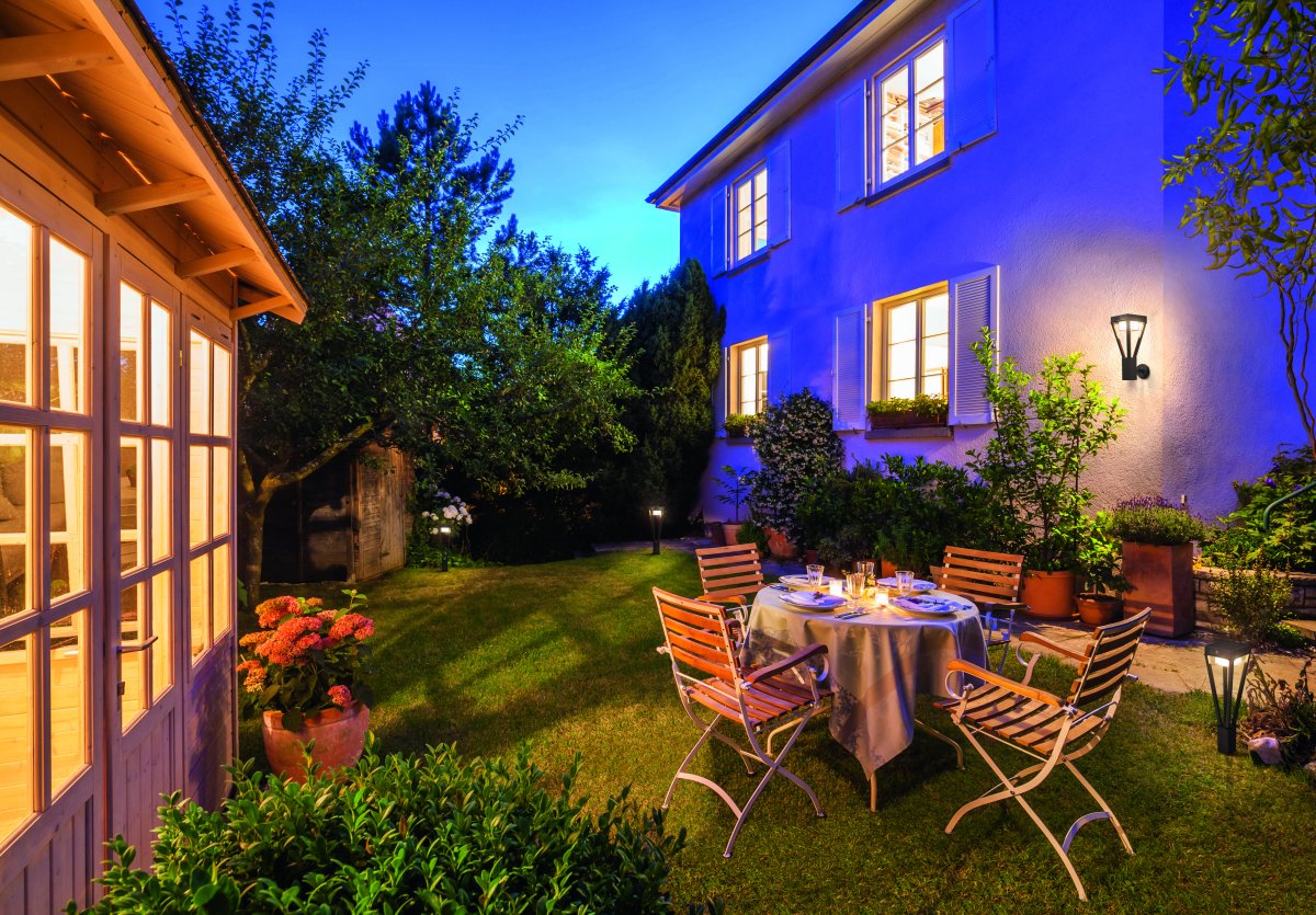 Bouquet Sensor Schwarz solarleuchte Von Ledvance - Der eingebaute PIR-Bewegungssensor und Tageslichtsensor schalten die Lampe bei Bewegung im Dunkeln automatisch ein und sorgen so für Sicherheit und Energieeffizienz.