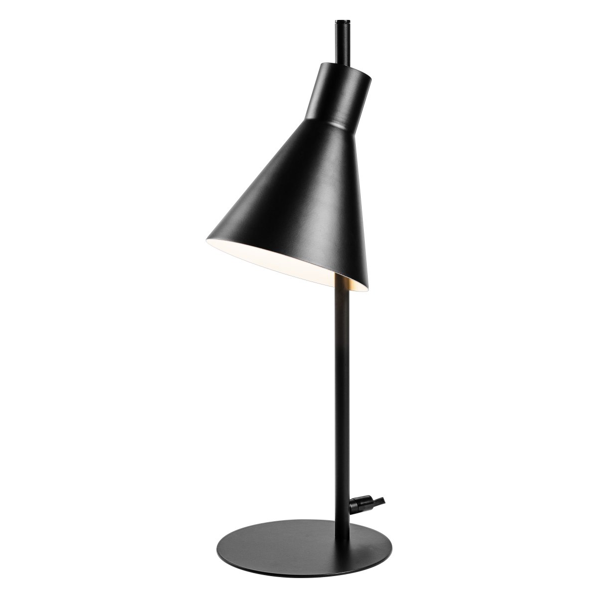 Tokio 44cm Schwarz schreibtischlampe Von Ledvance - Der abgewinkelte Schirm mit weißer Innenseite sorgt für eine schöne, gerichtete Lichtverteilung.