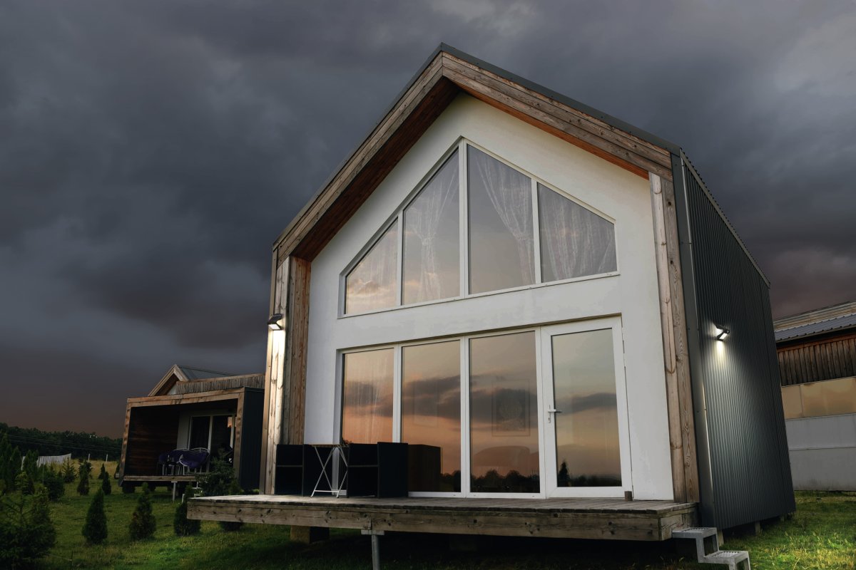 Butterfly 4W Schwarz solarleuchte Von Ledvance - Der eingebaute PIR-Bewegungssensor und Tageslichtsensor schalten die Lampe bei Bewegung im Dunkeln automatisch ein und sorgen so f&uuml;r Sicherheit und Energieeffizienz.