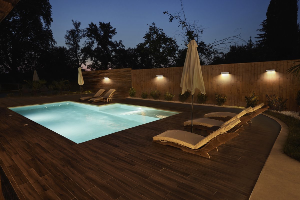 Bricklume Sensor Weiß solarleuchte Von Ledvance - Der eingebaute PIR-Bewegungssensor und Tageslichtsensor schalten die Lampe bei Bewegung im Dunkeln automatisch ein und sorgen so f&uuml;r Sicherheit und Energieeffizienz.