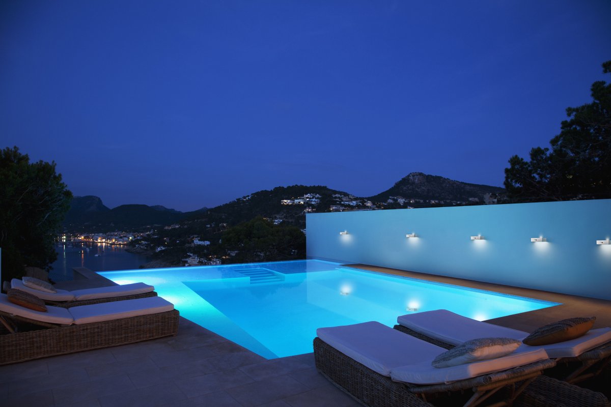 Bricklume Sensor Weiß solarleuchte Von Ledvance - Der eingebaute PIR-Bewegungssensor und Tageslichtsensor schalten die Lampe bei Bewegung im Dunkeln automatisch ein und sorgen so für Sicherheit und Energieeffizienz.