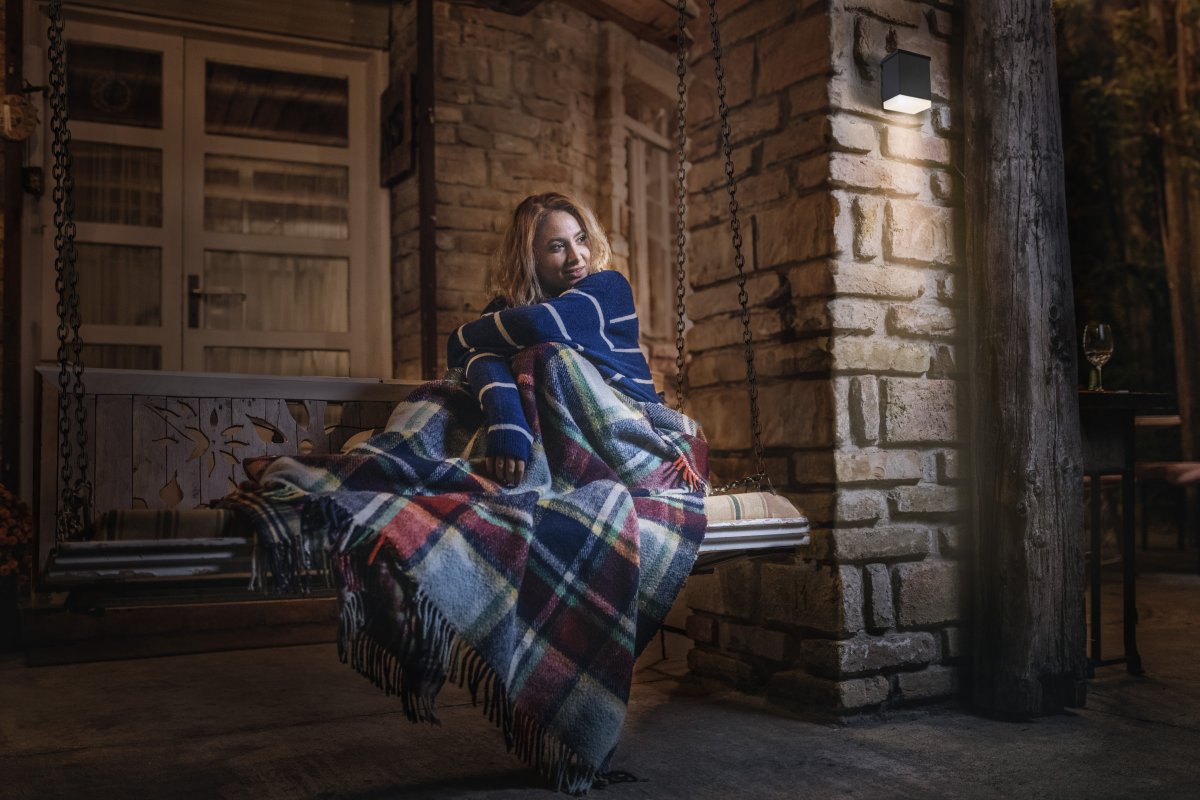 Quadro Dunkelgrau solarleuchte Von Ledvance - Mit der Schutzart IP65 ist es wetterfest und perfekt für Eingänge, Garagen und Gehwege.