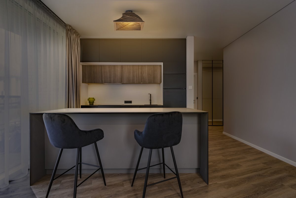 Cardboard Turn 40cm Braun deckenleuchte Von Ledvance - Der aus mehreren Lagen Karton gefertigte Schirm erzeugt im beleuchteten Zustand ein schönes Lichtspiel im Raum und trägt zu einer warmen und natürlichen Atmosphäre bei.