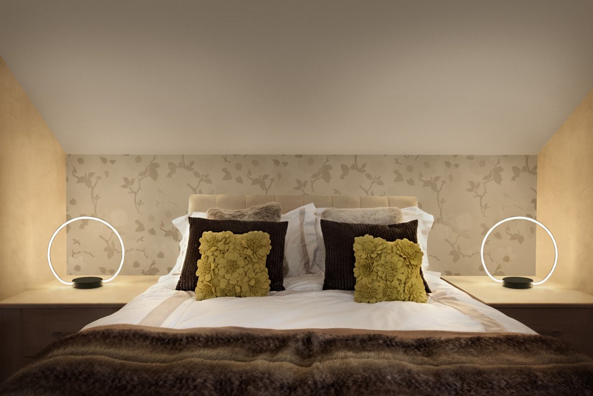 Aura 35cm Schwarz tischlampe Von Ledvance - Lampan &auml;r 3 stegs dimbar med touch-str&ouml;mbrytaren p&aring; lampfoten s&aring; du kan justera ljusstyrkan efter behov.