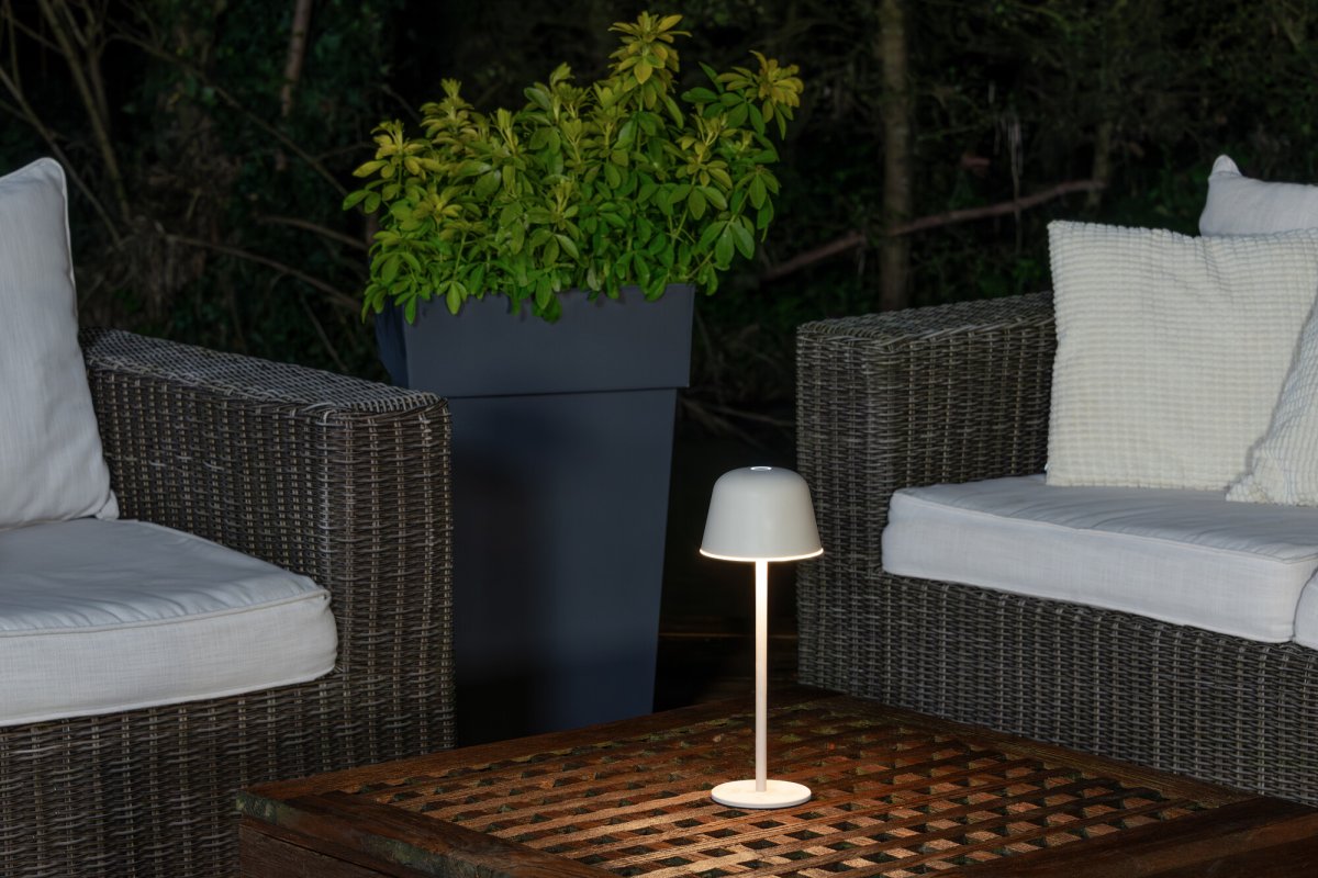 Table USB 30cm Beige tragbare Von Ledvance - Mit der Schutzart IP54 ist es wetterfest und perfekt für den Einsatz im Innen- und Außenbereich geeignet.