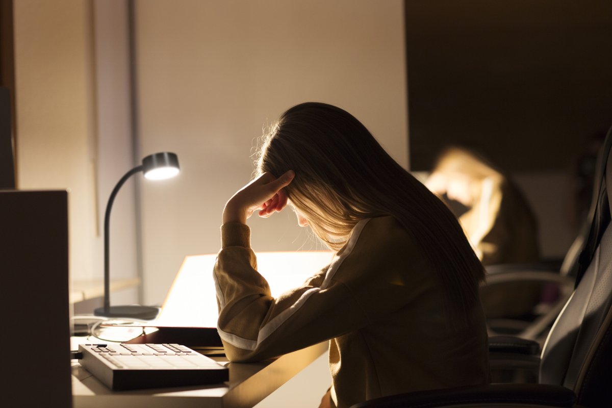 Office Cylinder 30cm Schwarz schreibtischlampe Von Ledvance - B&aring;da ljusstyrkan och f&auml;rgtemperaturen g&aring;r att justera i tre steg med touchbrytaren p&aring; lampfoten.