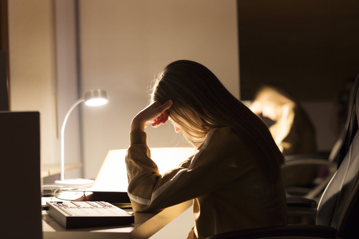Office Cylinder 30cm Weiß schreibtischlampe Von Ledvance - B&aring;da ljusstyrkan och f&auml;rgtemperaturen g&aring;r att justera i tre steg med touchbrytaren p&aring; lampfoten.