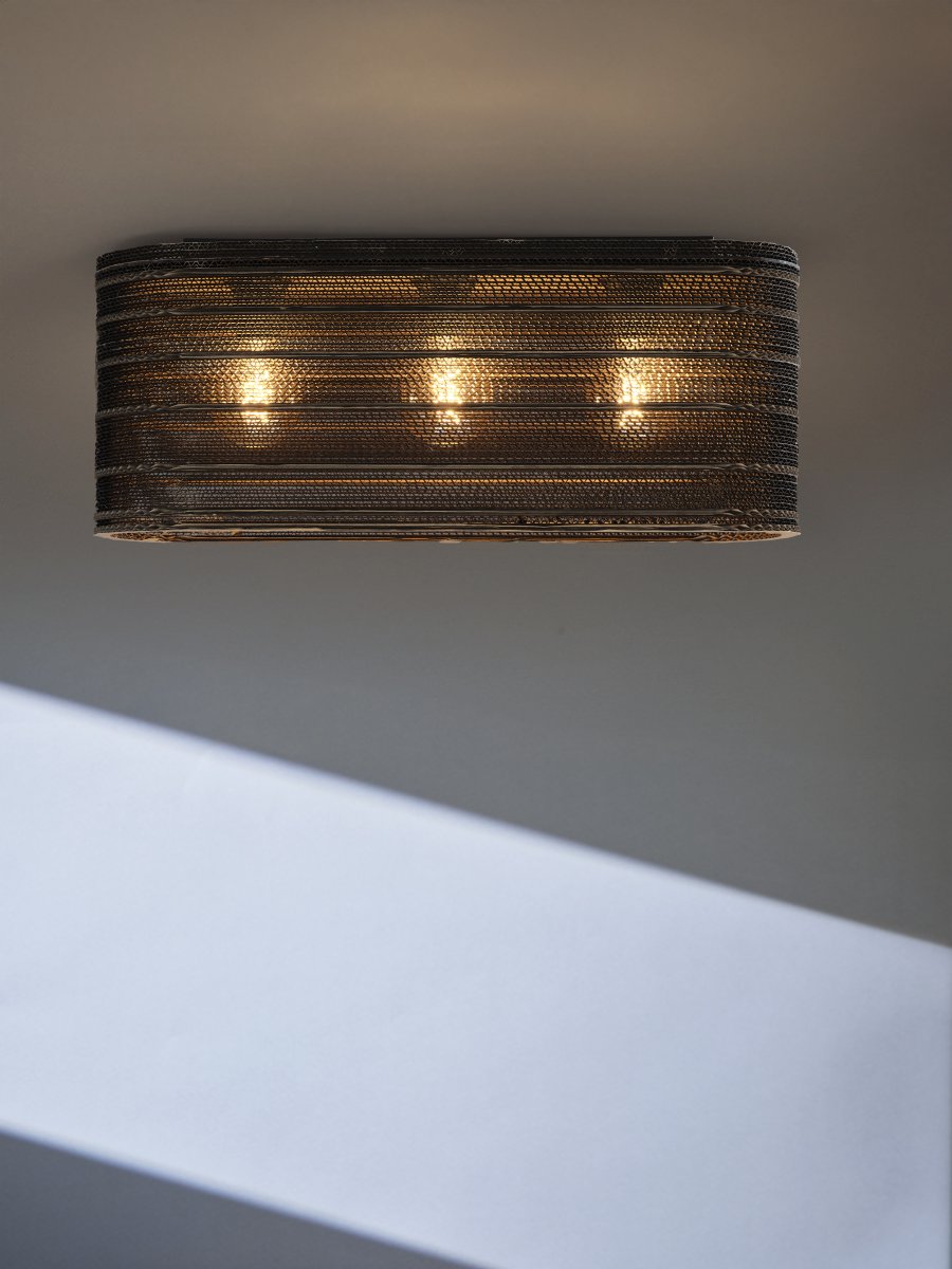 Cardboard Oval 60cm Braun deckenleuchte Von Ledvance - Der aus mehreren Lagen Karton gefertigte Schirm erzeugt im beleuchteten Zustand ein sch&ouml;nes Lichtspiel im Raum und tr&auml;gt zu einer warmen und nat&uuml;rlichen Atmosph&auml;re bei.