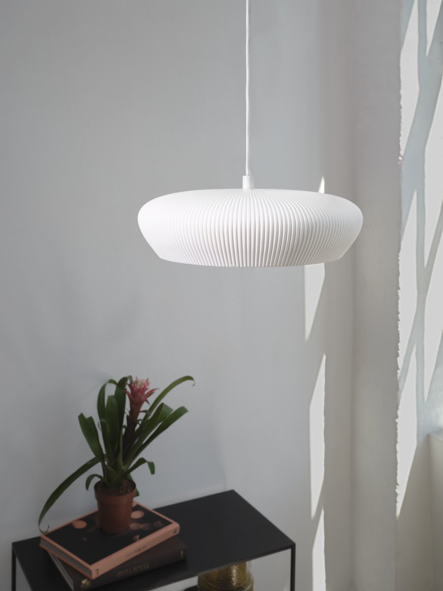 Plaster Pure Ø30 Weiß hängelampe Von Osram - Der dekorative Lampenschirm aus Gips sorgt f&uuml;r eine sch&ouml;ne Lichtverteilung im Raum.