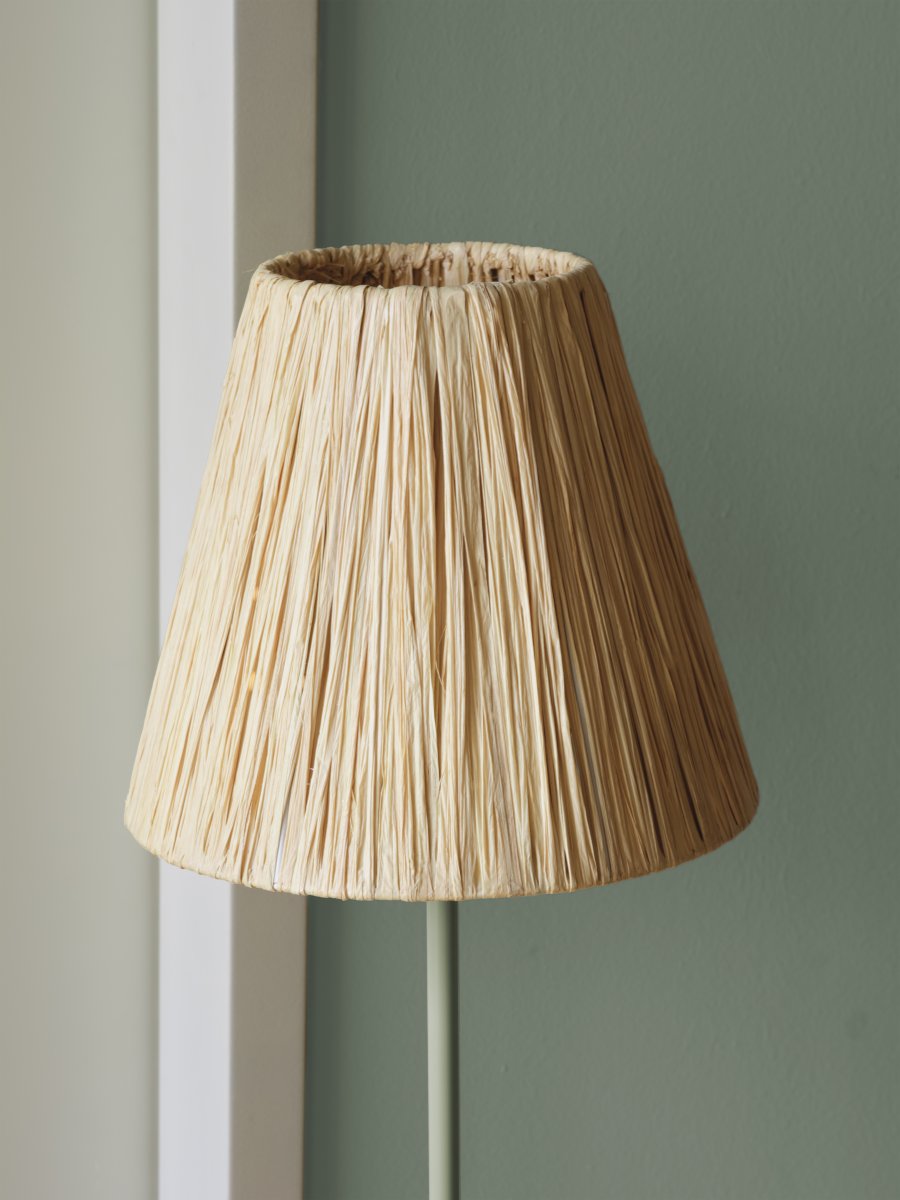 Raffia Natur stehlampe Von Ledvance - Die Raffia-Lampe hat ein wunderschönes Design mit erdigen Details.