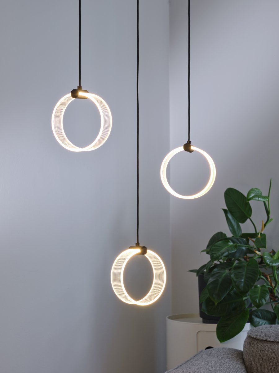 Circle PL 66cm Schwarz hängelampe Von Osram - In der ersten Stufe leuchtet die Lampe in warmwei&szlig;em Licht mit 3000K, in der zweiten Stufe in kaltwei&szlig;em Licht mit 4200K und in der dritten Stufe in 6500K (Tageslicht).