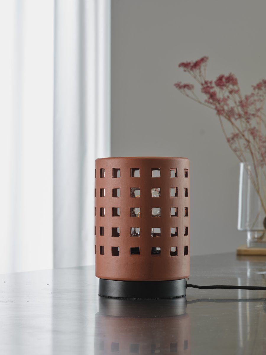 Clay Windows 15cm Braun tischlampe Von Ledvance - Placera f&ouml;rslagsvis i vardagsrummet som st&auml;mningsbelysning eller i sovrummet som s&auml;nglampa.