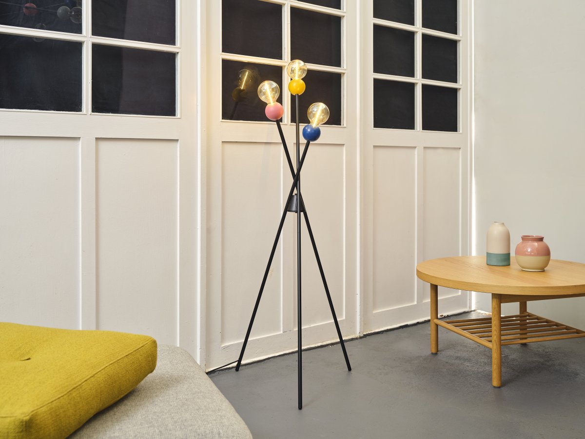 Bubble Mehrfarbig stehlampe Von Ledvance - Bubble ist eine einzigartige Stehlampe mit wunderschönen Farben in einem verspielten Design.