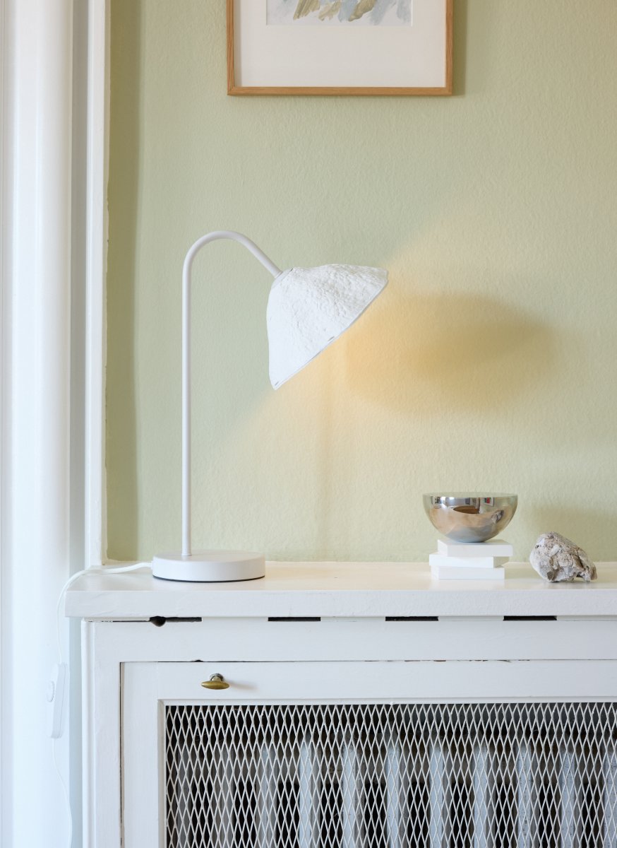 Lotus Leaf 45cm Weiß schreibtischlampe Von Ledvance - Der dekorative Papierschirm sorgt f&uuml;r eine angenehme Lichtverteilung im Raum.