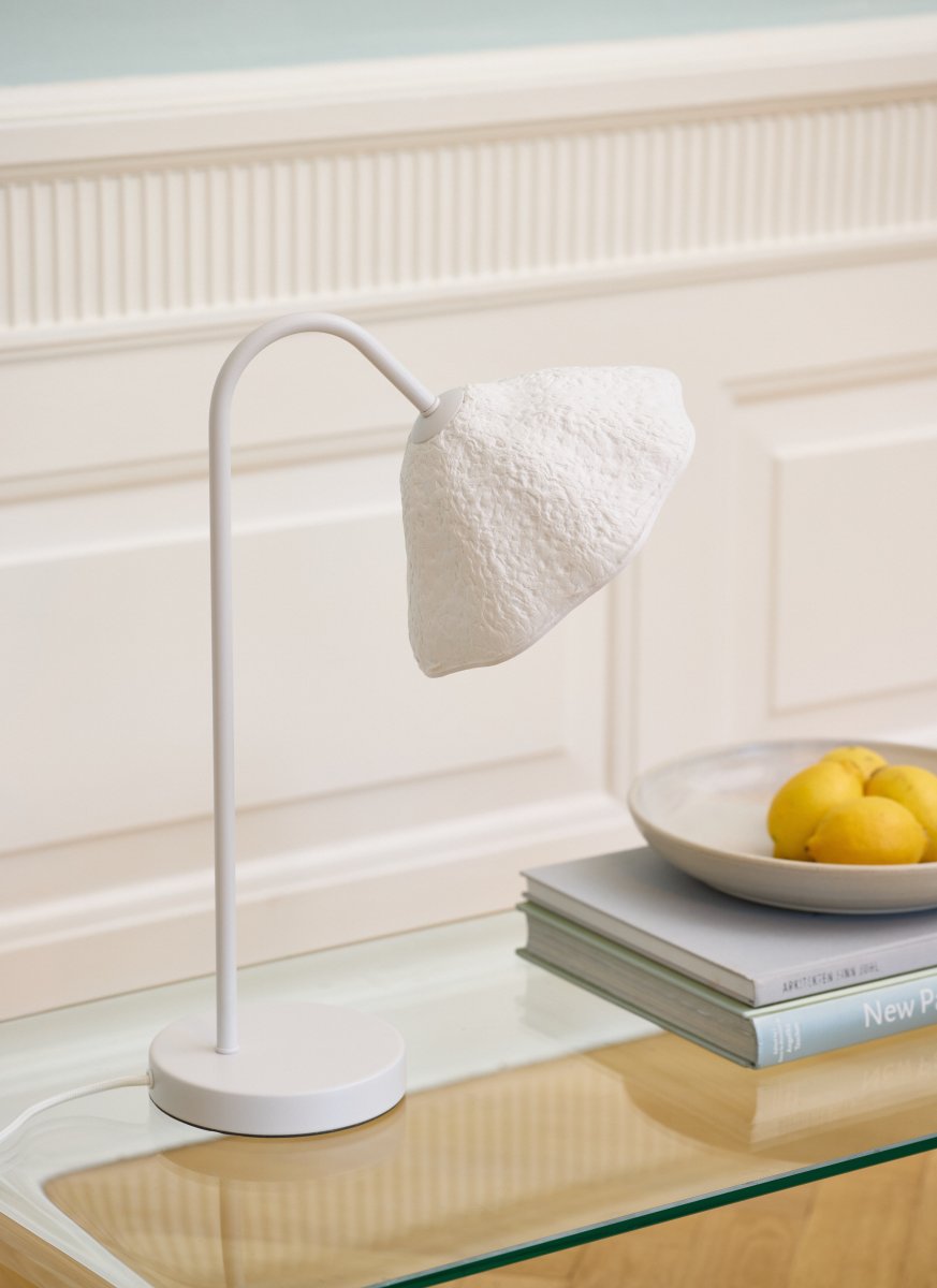 Lotus Leaf 45cm Weiß schreibtischlampe Von Ledvance - Der dekorative Papierschirm sorgt f&uuml;r eine angenehme Lichtverteilung im Raum.