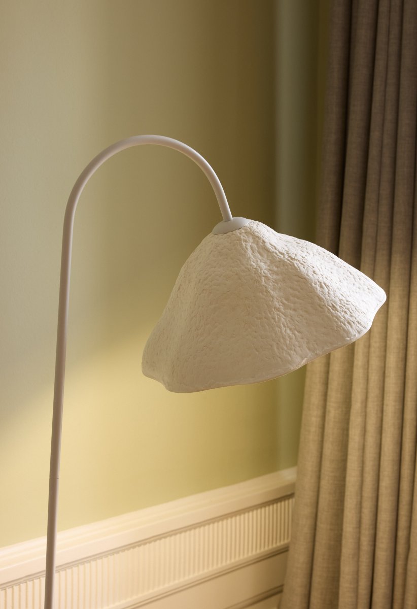 Lotus Leaf Weiß stehlampe Von Ledvance - Der dekorative Papierschirm sorgt f&uuml;r eine angenehme Lichtverteilung im Raum.