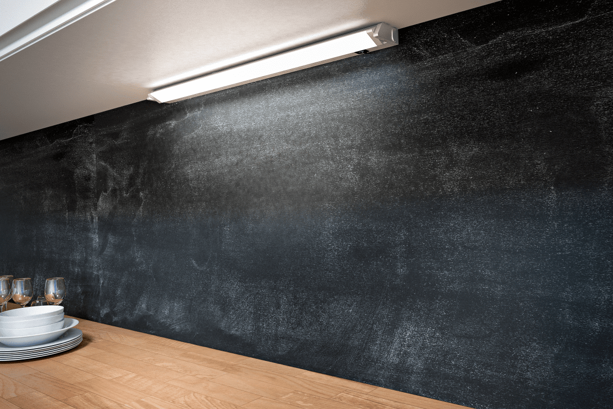 LED Turn 36cm Silber Von Ledvance - Lampan skruvas fast antingen under sk&aring;pen eller p&aring; v&auml;ggen och kopplas in med medf&ouml;ljande sladd p&aring; 1,5m med stickkontakt.