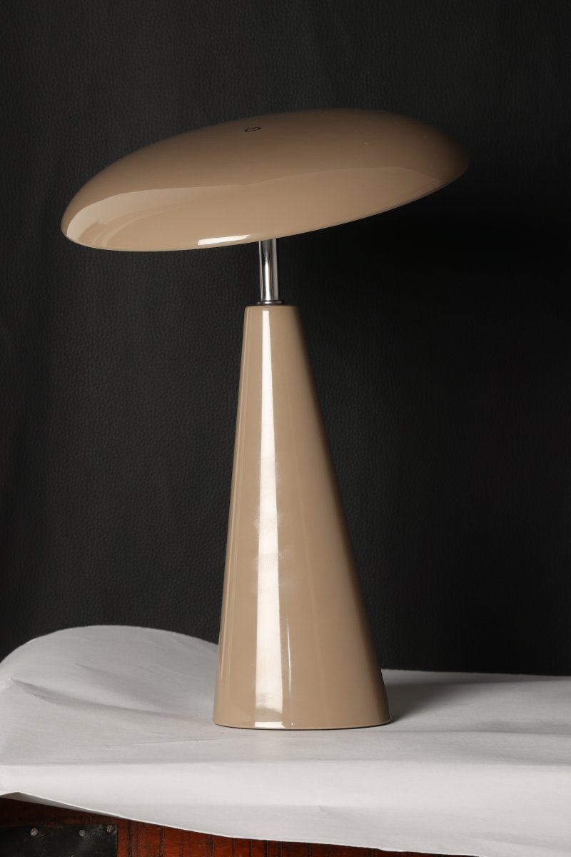 Audrey 33cm Hellbraun tragbare Von Eja - Die integrierte LED-Beleuchtung sorgt f&uuml;r ein angenehmes Licht, und die Lampe ist dimmbar, um die gew&uuml;nschte Atmosph&auml;re im Raum zu schaffen.