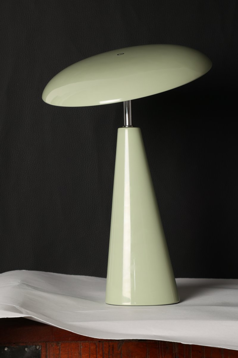 Audrey 33cm Hellgrün tragbare Von Eja - Die integrierte LED-Beleuchtung sorgt für ein angenehmes Licht, und die Lampe ist dimmbar, um die gewünschte Atmosphäre im Raum zu schaffen.