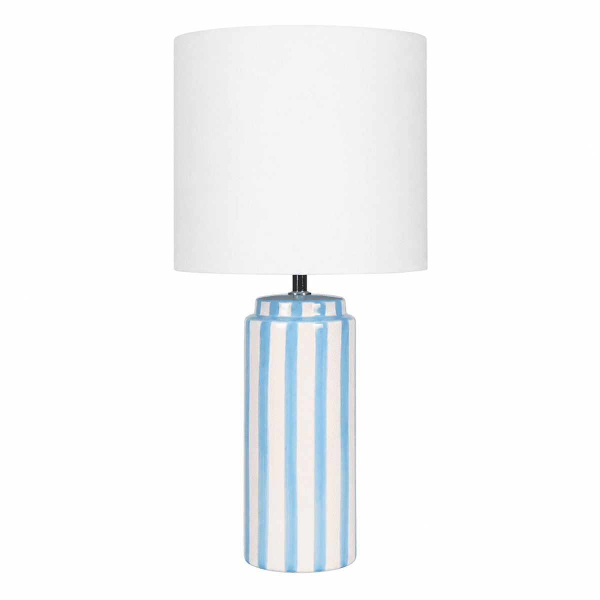 Faro 50cm Hellblau/Weiß tischlampe Von Nordic Lighting - Der Lampenfu&szlig; aus Keramik ist cremewei&szlig; mit hellblauen Streifen, die einen lebendigen und zugleich harmonischen Eindruck erzeugen.