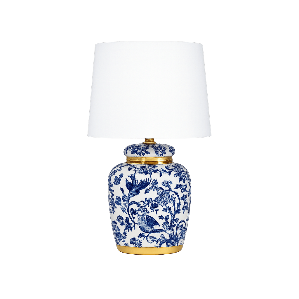 Blomsterlilla 30cm Blau tischlampe Von Lampan - Wundersch&ouml;ne Tischleuchte mit dekorativem blau-wei&szlig;em Muster auf dem Porzellanfu&szlig; und Messingdetails.