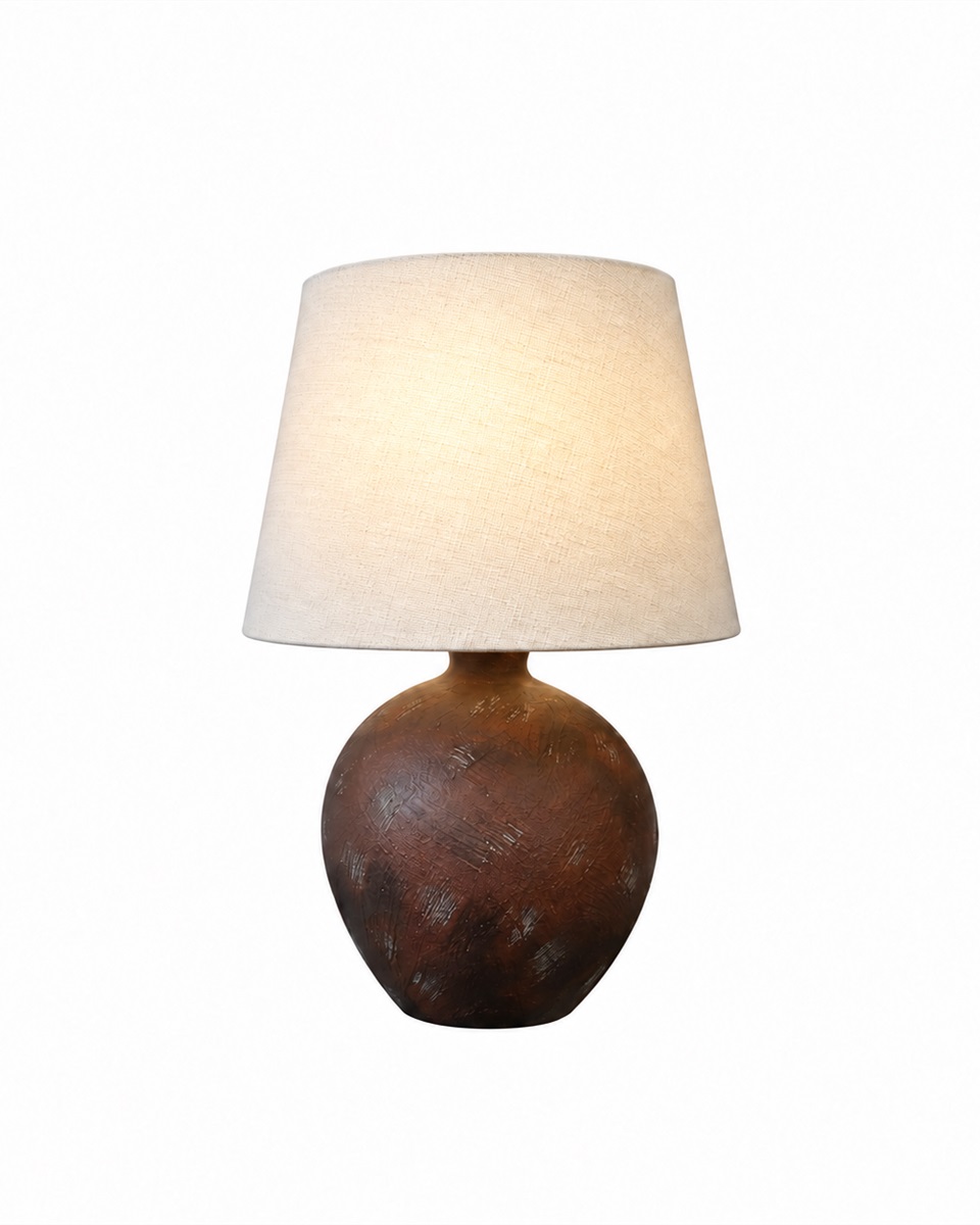 Bellmini 30cm Dunkelbraun tischlampe Von Nordic Lighting - Die klassische Form und der warme Farbton schaffen eine zeitlose und behagliche Atmosphäre.