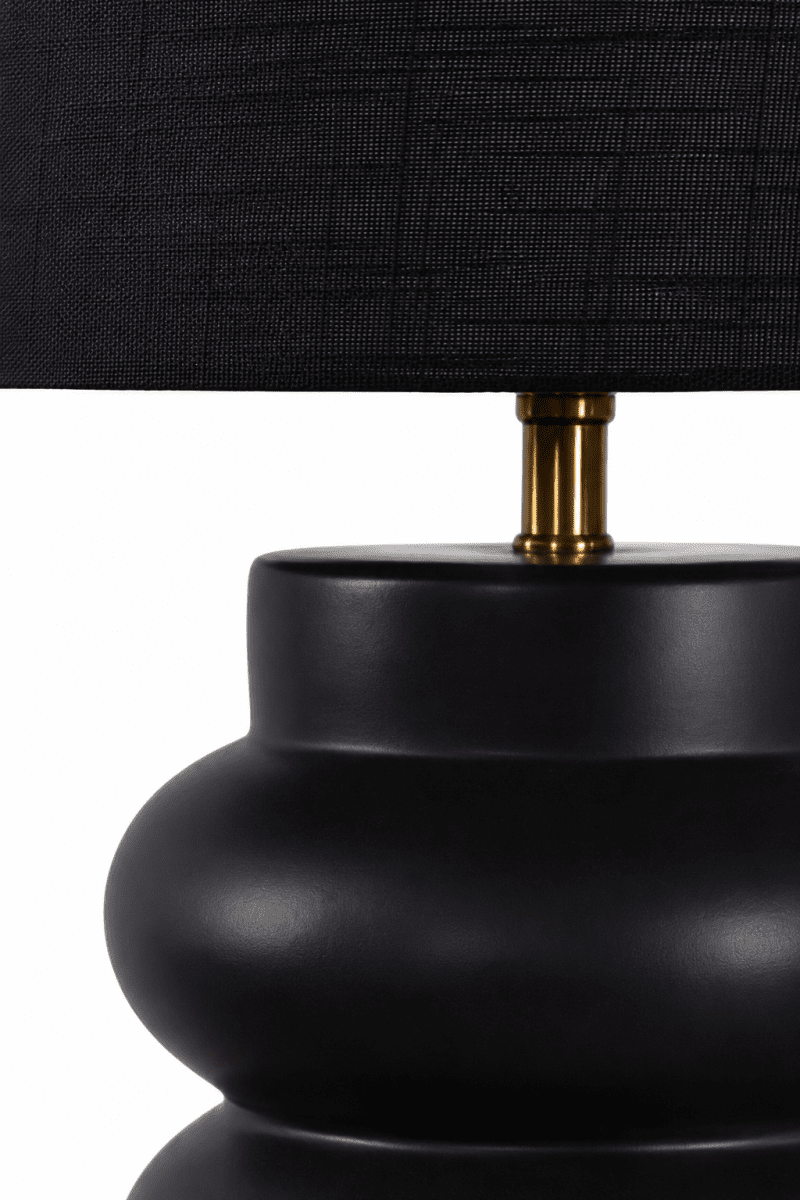 Anelli 56cm Schwarz tischlampe Von Nordic Lighting - Die einzigartige, skulpturale Form und der dunkle Farbton verleihen ihr einen modernen und eleganten Ausdruck.