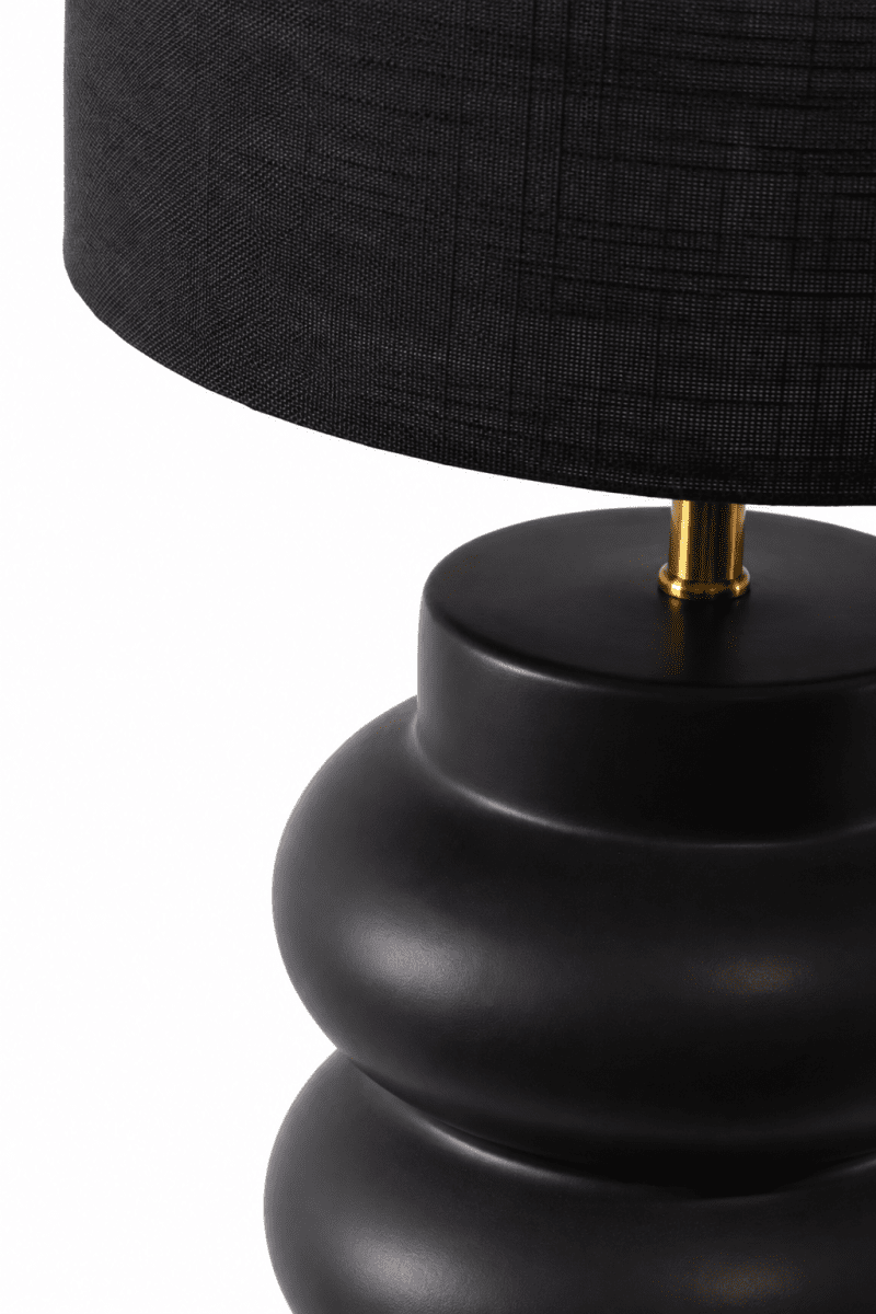 Anelli 56cm Schwarz tischlampe Von Nordic Lighting - Die einzigartige, skulpturale Form und der dunkle Farbton verleihen ihr einen modernen und eleganten Ausdruck.