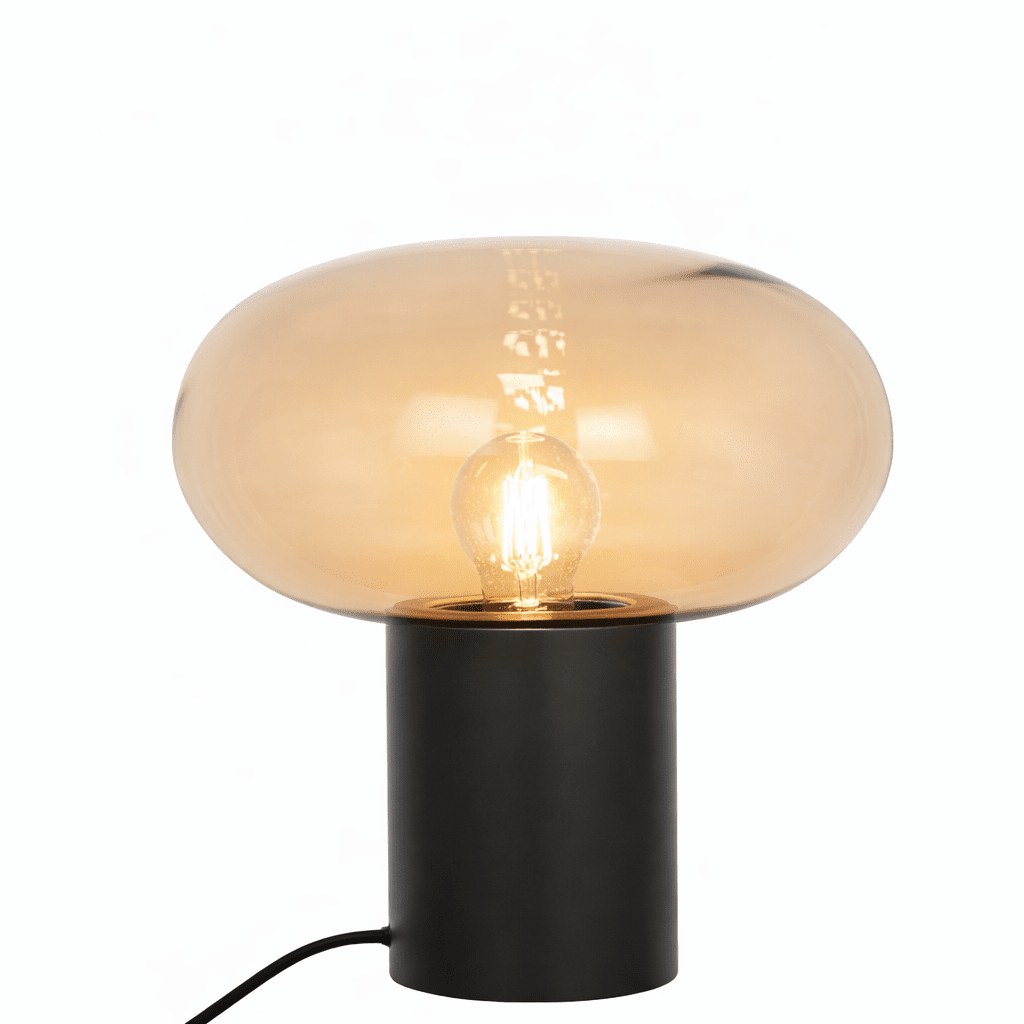 Alba 32cm Schwarz/Bernstein tischlampe Von Nordic Lighting - Die Leuchte wird mit einem 1,8 m langen schwarzen Textilkabel mit Netzschalter und Stecker geliefert.