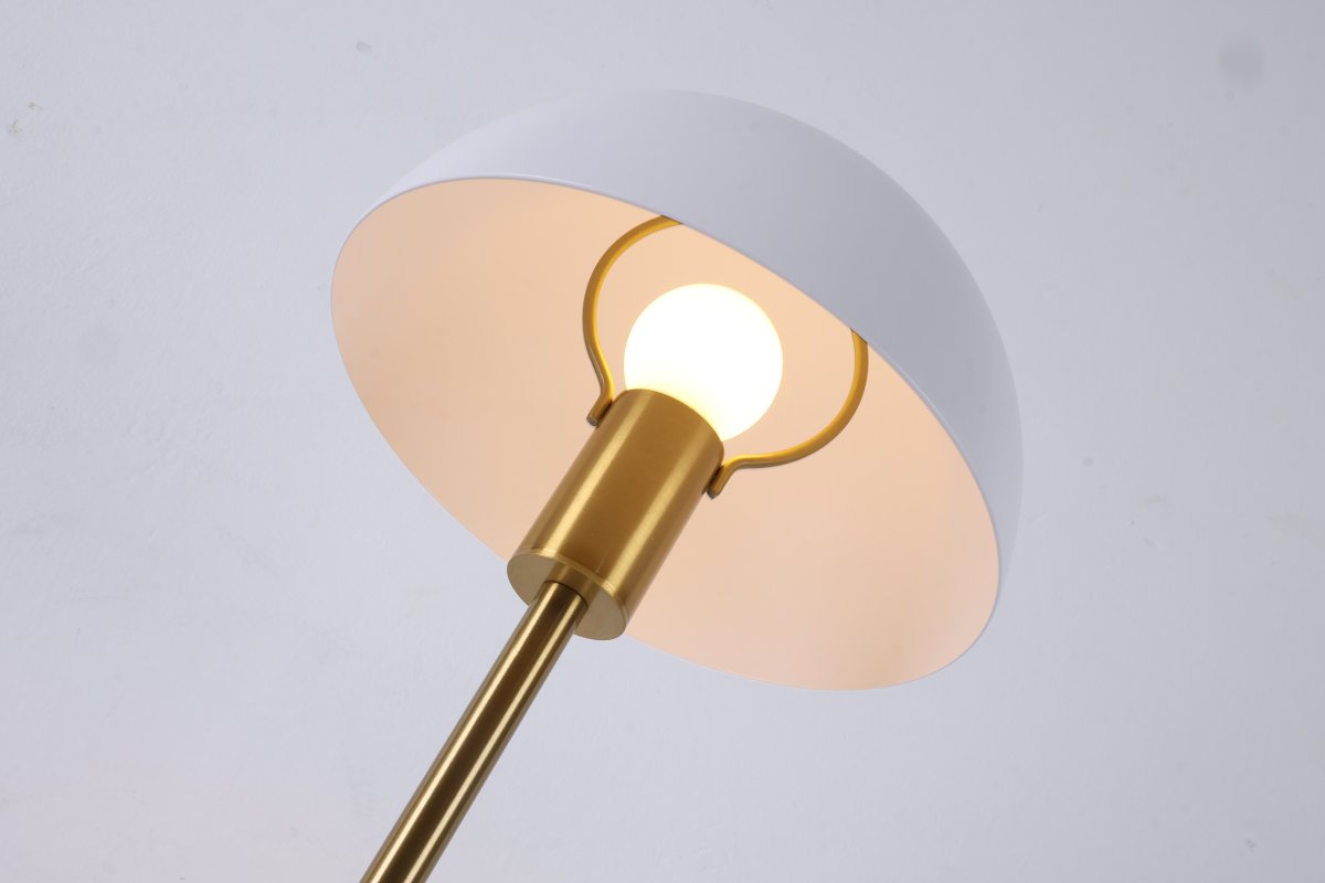 Dito 47cm Weiß tischlampe Von Nordic Lighting - Die Leuchte spendet angenehmes Licht und ist ein stilvolles Detail auf jedem Schreibtisch oder Beistelltisch.