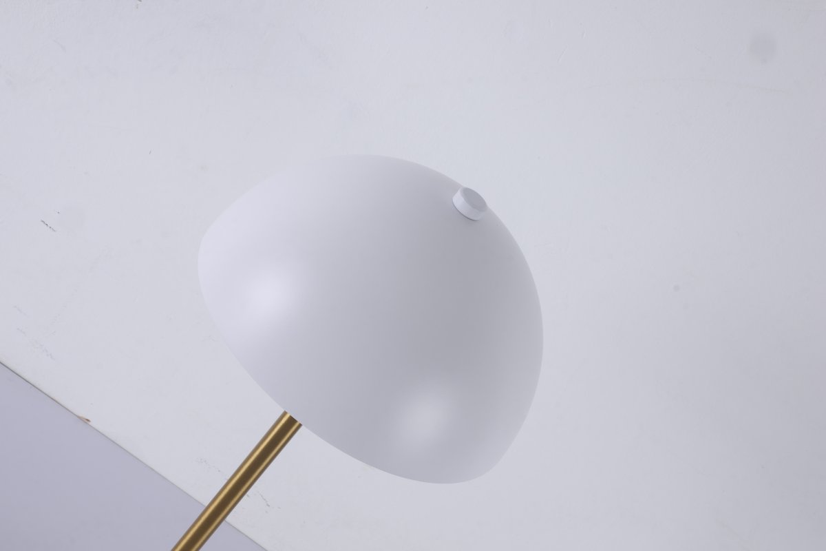 Dito 47cm Weiß tischlampe Von Nordic Lighting - Die Leuchte spendet angenehmes Licht und ist ein stilvolles Detail auf jedem Schreibtisch oder Beistelltisch.