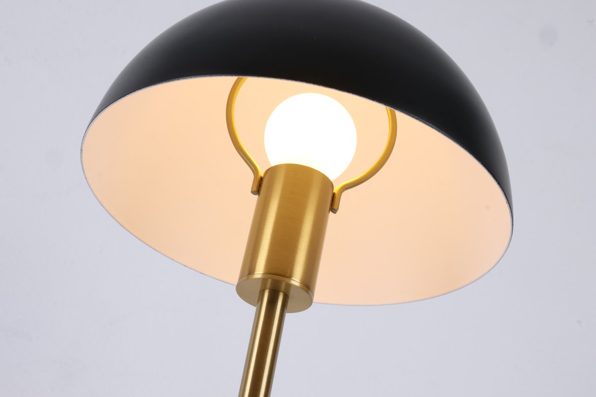 Dito 47cm Schwarz tischlampe Von Nordic Lighting - Die Leuchte spendet angenehmes Licht und ist ein stilvolles Detail auf jedem Schreibtisch oder Beistelltisch.