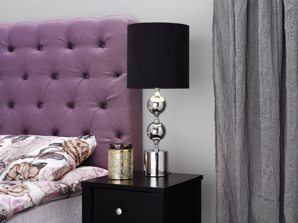 Prakt 60cm Chrom tischlampe Von Cottex - Die pr&auml;chtige Tischlampe aus Metall und Textil ist eine elegante und auff&auml;llige Lampe, die dem Raum eine anspruchsvolle Note verleiht.