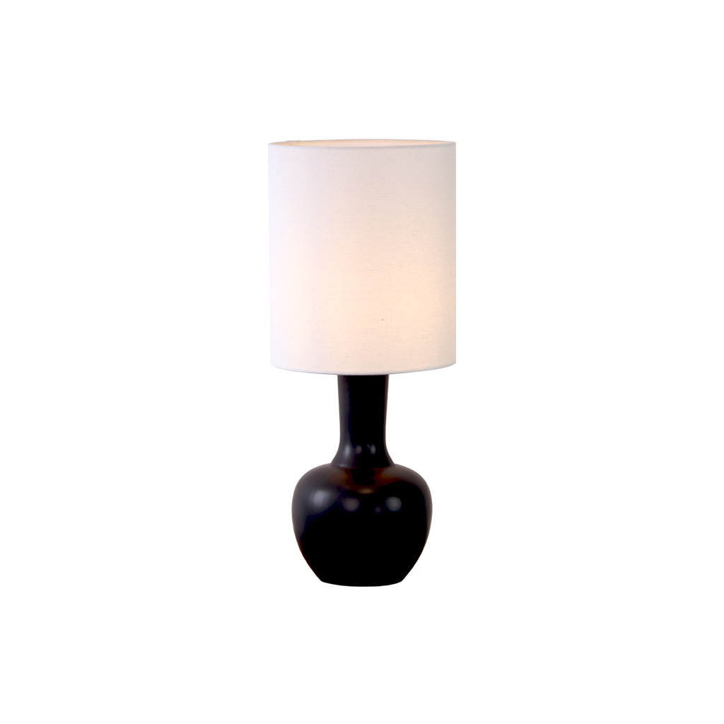 Lill Boda 52cm Schwarz tischlampe Von Nordic Lighting - Die stilvolle Tischleuchte Lill Boda aus Keramik besticht durch ihren glatten, schwarzen Fu&szlig;, der ihr eine sanfte und harmonische Ausstrahlung verleiht.