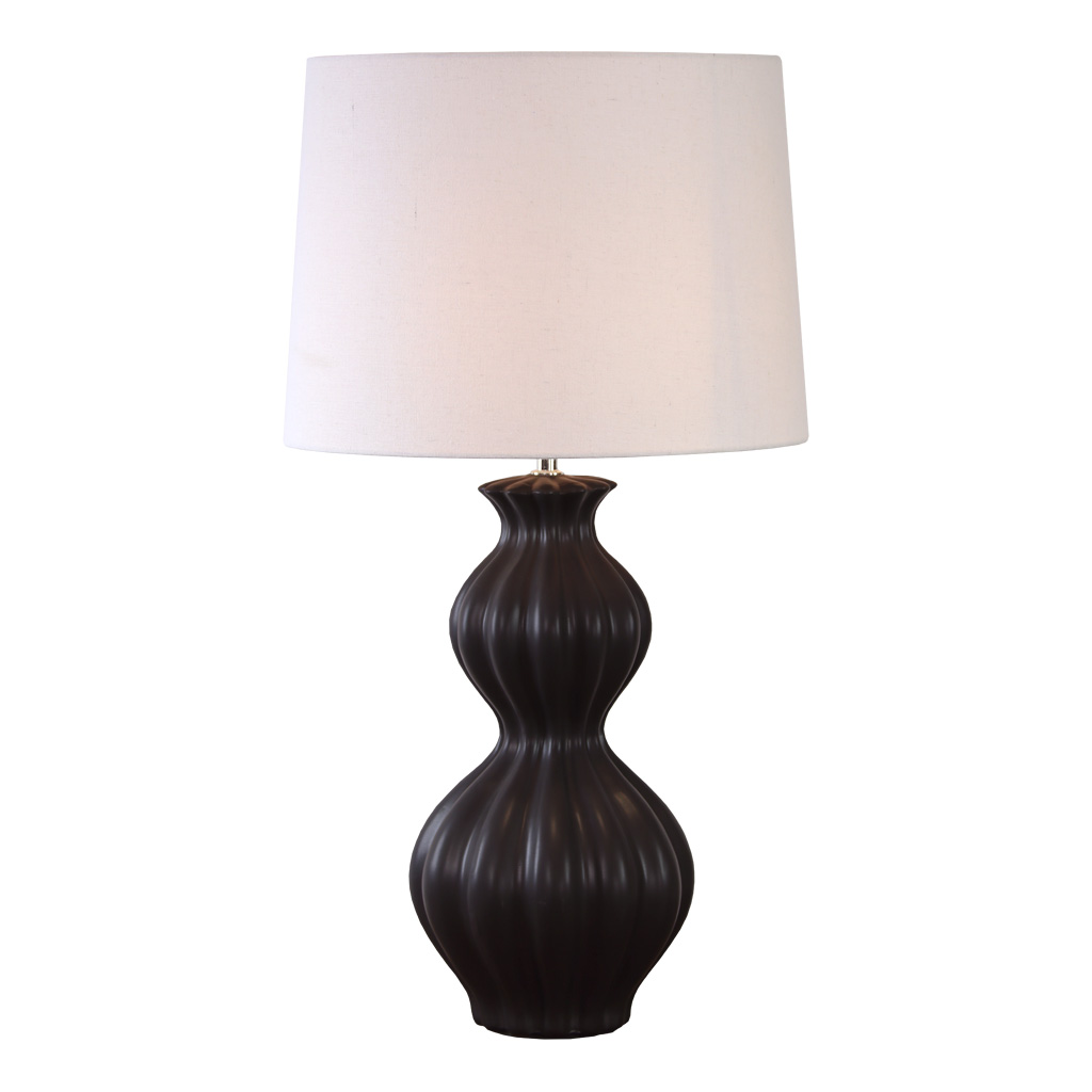 Amfora 67cm Schwarz tischlampe Von Lampan - Amfora ist ein stilvolles Highlight auf Beistelltisch, Schreibtisch oder Konsole und verleiht jedem Interieur W&auml;rme und Charakter.