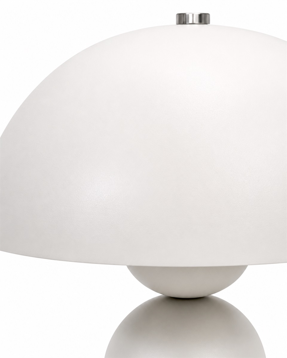 Capello 35cm Weiß tischlampe Von Nordic Lighting - Das dekorative Chromdetail an der Oberseite verleiht der Leuchte einen eleganten Touch und macht sie zu einem sch&ouml;nen Blickfang in Schlafzimmern, Wohnzimmern und Fluren.
