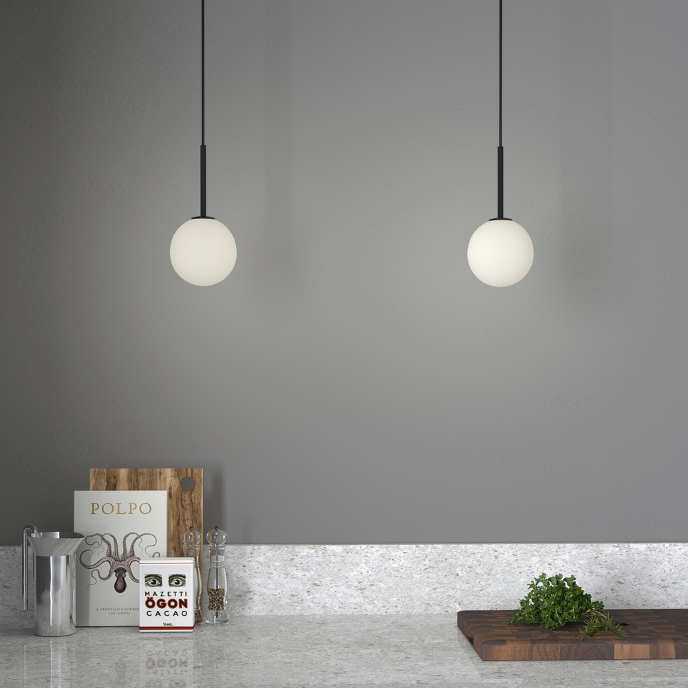 Ballon Ø14 Mattschwarz hängelampe Von Herstal - Placera Ballon pendel i ditt vardagsrum som ett kluster eller k&ouml;k f&ouml;r att ge ditt hem en trendig, ungdomlig atmosf&auml;r och en str&aring;lande personlighet eller varf&ouml;r inte &ouml;ver nattduksbordet!